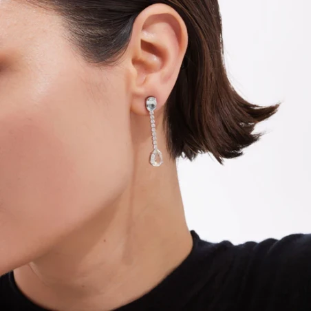 Pendientes Largos Victoria Cruz Calrity Plata Baño Rodio y Cristales Blancos A5035-91HT