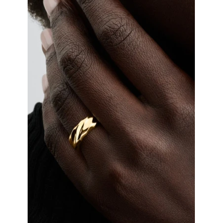 Anillo Pandora Banda Ancha Ondulada Baño Oro 163886C00