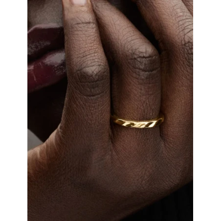 Anillo Pandora Banda Ondulada Baño Oro 163885C00