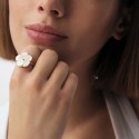 Anillo Ajustable Agatha Paris Tiare Flor Baño Oro y Nácar 02280114-094
