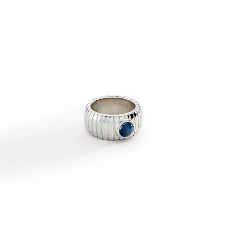 Anillo Agatha Paris Ancho Be Baño Plata y Cabujón Azul 02270055-088-56