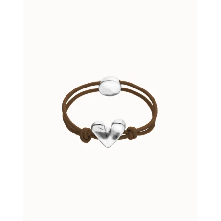 Pulsera de hilo elastico marrón con corazon bañado en plata de ley