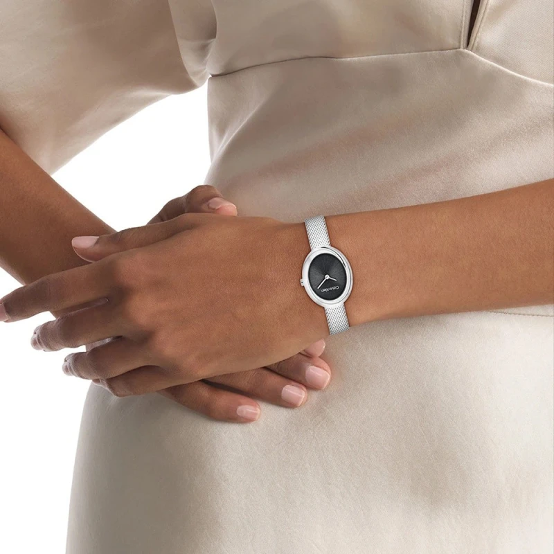 Reloj Calvin Klein Twisted Bezel Plateado y Negro Analógico Mujer 25100151