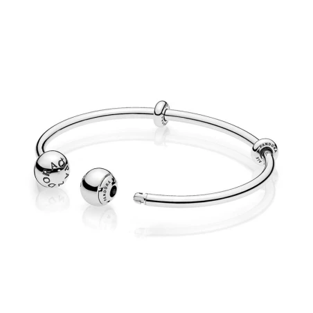 Pulsera PANDORA Moments abierta. Logo Pandora 596477
