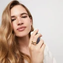 Anillo UNOde50 Ser Indomable Baño Oro y Topacio ANI0816BLNORO