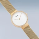 Reloj Bering Classic Mujer Baño Oro Amarillo y Cristales Analógico 14531-330