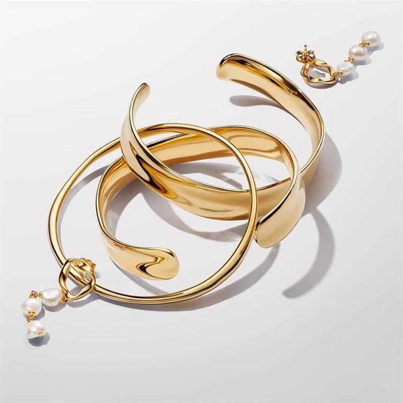 Pendientes Pandora Essence Colgantes Círculo Forma Orgánica Baño Oro y Perlas Cultivadas 263263C01