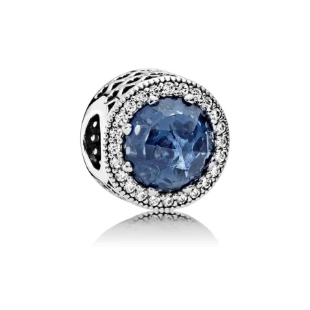 Charm en plata de primera ley con cristal lunar y circonita cúbica transparente