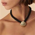 Collar Corto Agatha Paris Concha Baño Oro y Piel Trenzada 02680404-270-TU