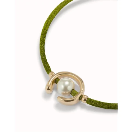 Pulsera UNOde50 Ser Diferente Hilo Verde Oscuro, Baño Oro y Perla Shell PUL2505VDOORO0M